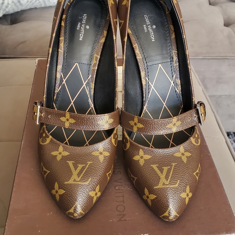 Louis vuitton star power pumps